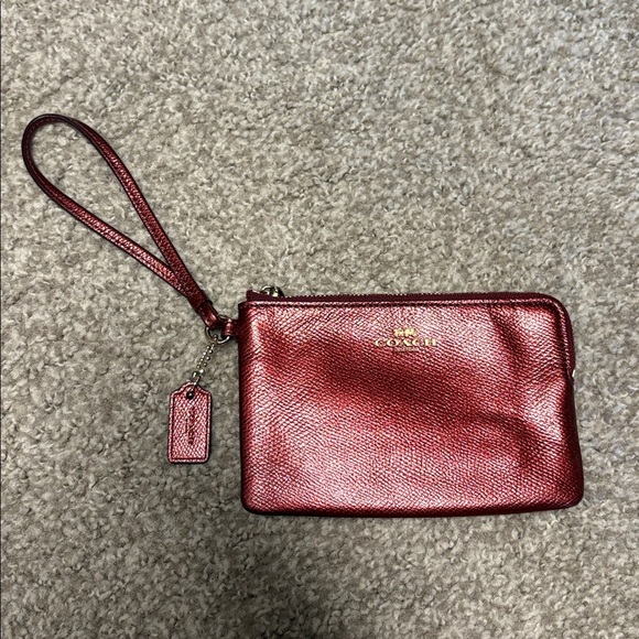 Red metallic Coach wristlet with zipper closure + bag tag attached - Picture 4 of 9
